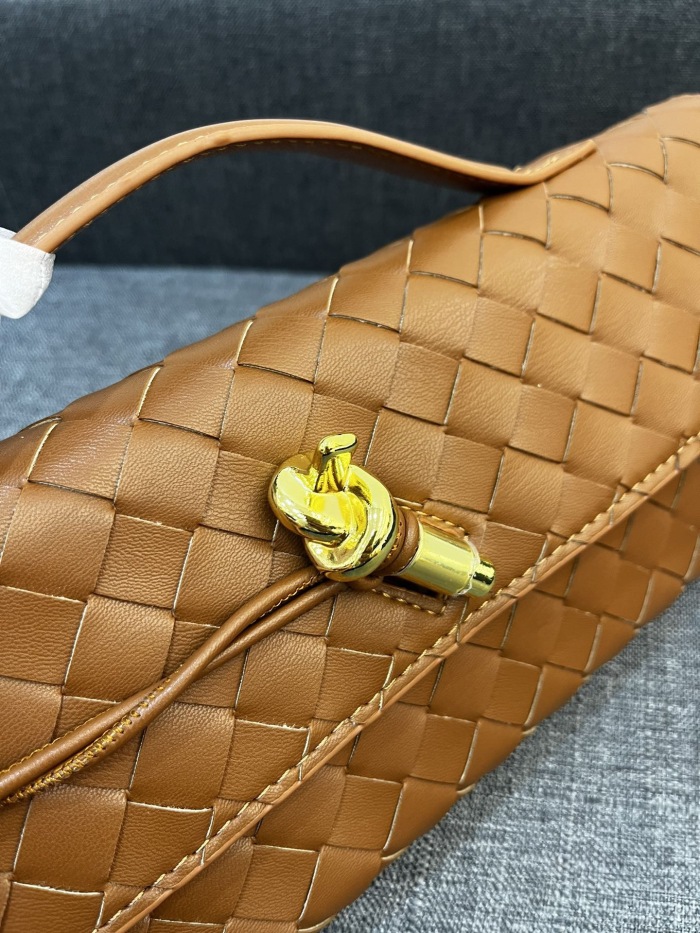Bottega Veneta Andiamo Clutch 30*13*4cm
