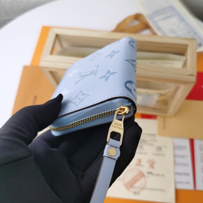 Louis Vuitton Wallet 11*8.5*2 cm