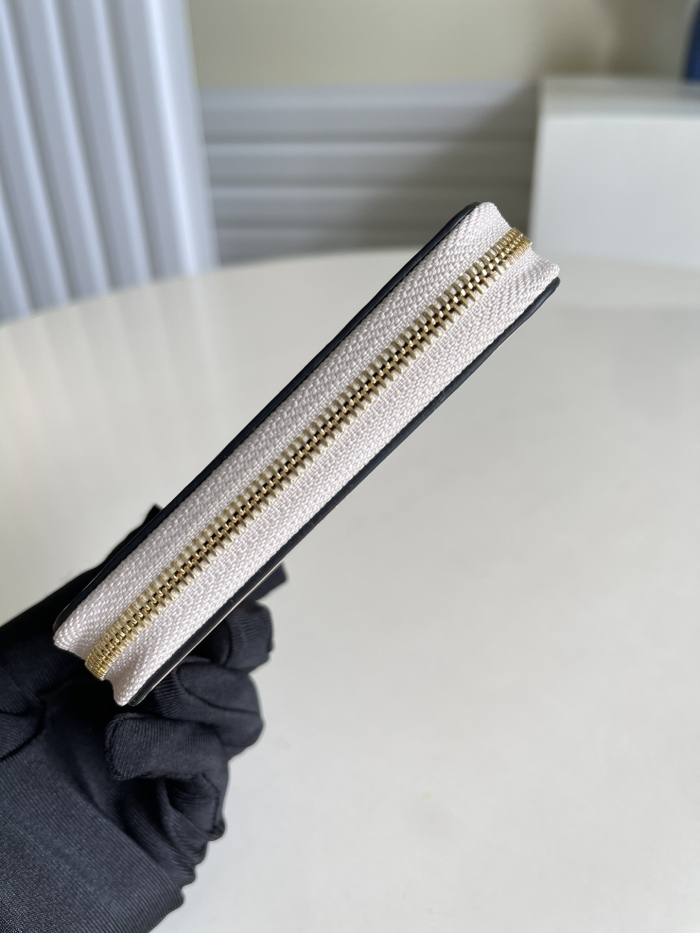 Louis Vuitton Wallet 11*8.5*2 cm