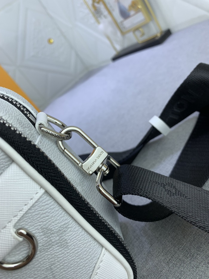 Louis Vuitton M31069 Alpha Shoulder Bags Size 11*18*6cm
