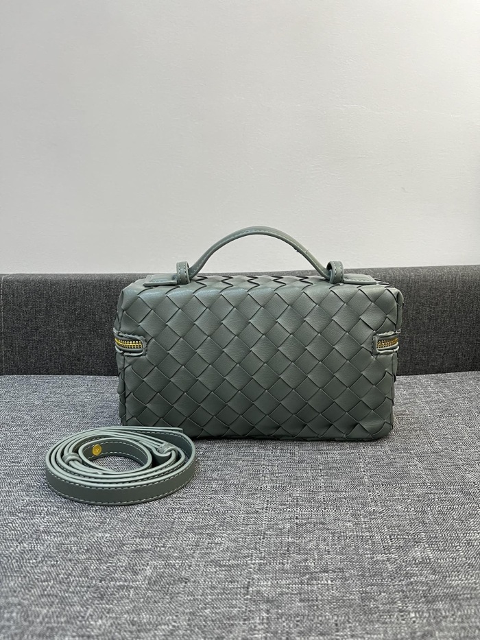 Bottega Veneta Vanity Case Shoulder Bags 24*13*6cm