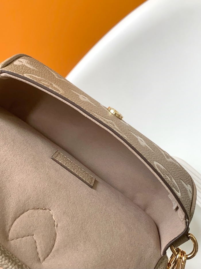 Louis Vuitton M83300 Nano Diane Women Shoulder Bags Size 19*10.5*6cm