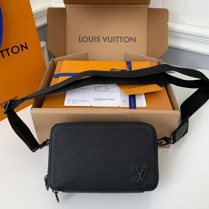 Louis Vuitton M59161 Alpha Wearable Wallet Men Bags Size 18.5*11*6.5cm