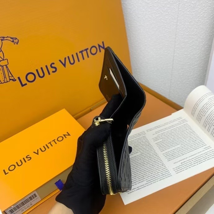 Louis Vuitton Women Card Holder M83689
