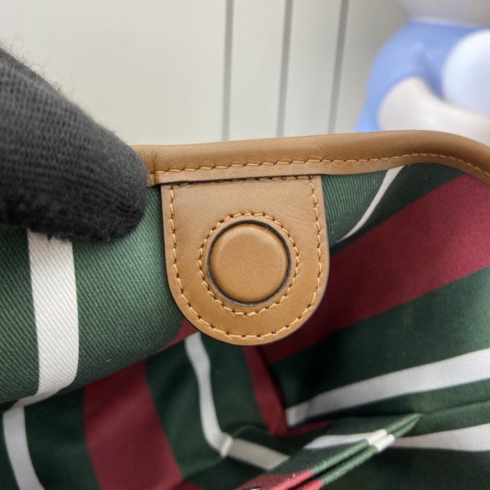 Gucci GG Emblem Women Shoulder Bags Size 20*18*11cm