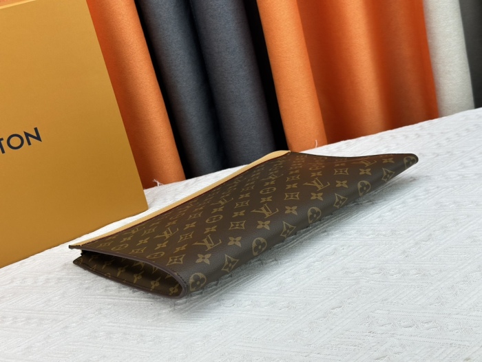 Louis Vuitton M82540 Pochette Jour Clutch Bags Size 35*25*2cm