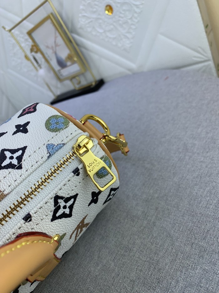 Louis Vuitton Monogram Eclipse Reverse Keepall 25 Travel Bags Size 25*15*11cm