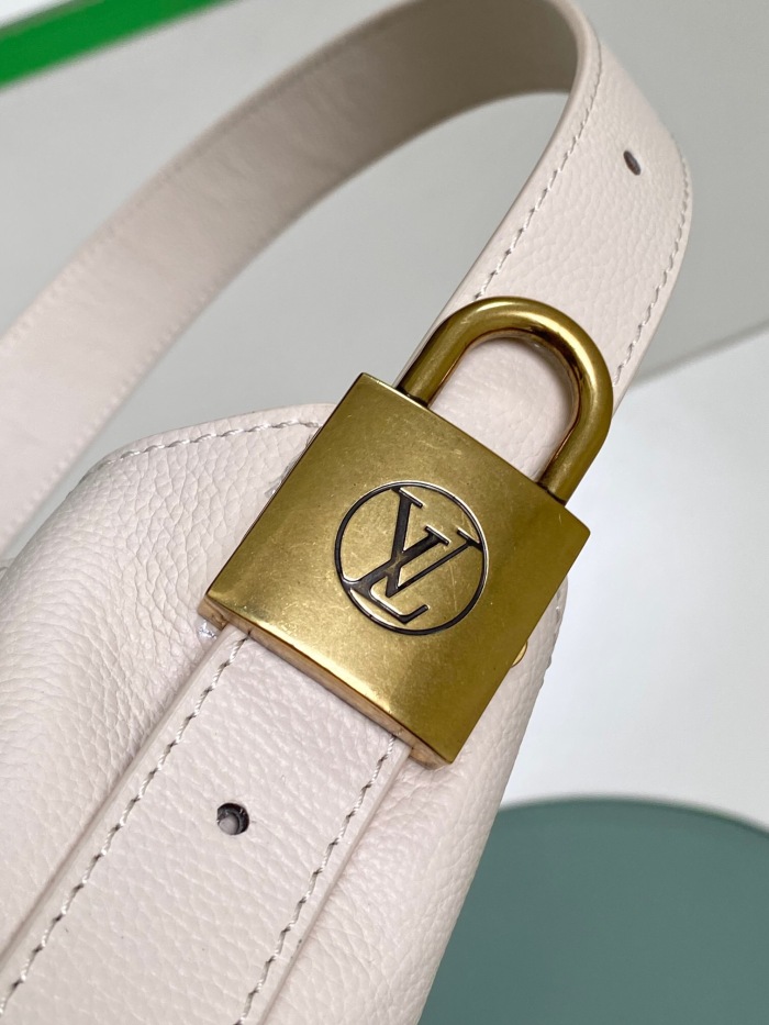 Louis Vuitton M25022 Low Key Hobo Bags Size 31*35*18cm