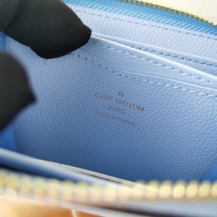 Louis Vuitton Wallet 11*8.5*2 cm