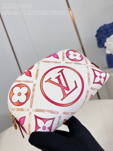 Louis Vuitton M11239 Pochette Cosmétique PM Size 19*12*6cm