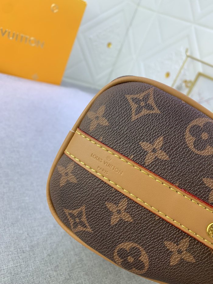 Louis Vuitton Monogram Eclipse Reverse Keepall 25 Travel Bags Size 25*15*11cm