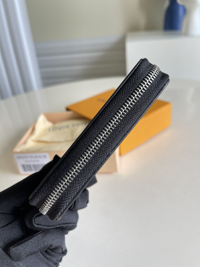 Louis Vuitton Wallet 11*8.5*2 cm