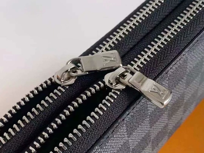 Louis Vuitton Men Wallet M61723 19*10*4cm
