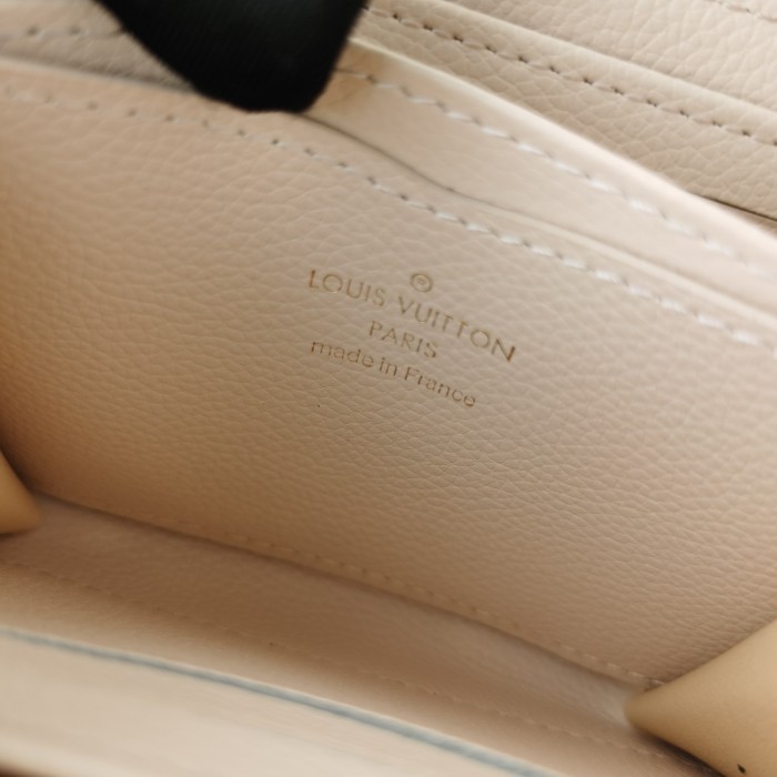 Louis Vuitton Wallet 11*8.5*2 cm