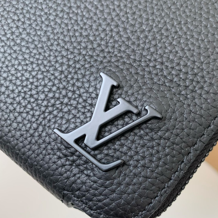 Louis Vuitton M59161 Alpha Wearable Wallet Men Bags Size 18.5*11*6.5cm