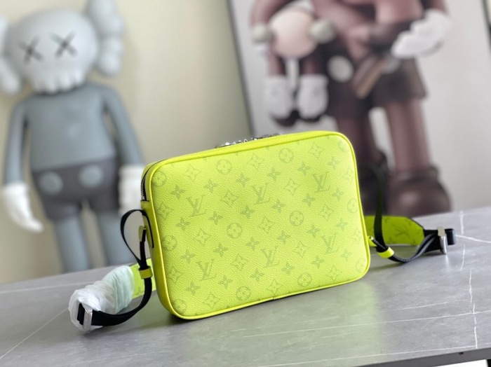 Louis Vuitton M30233 Outdoor Messenger Men Bags Size 29.5*20*10.5cm