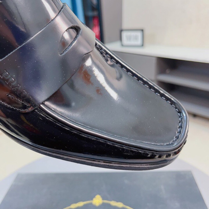 Prada Saffiano Leather Loafers Size 39-45   2-Color