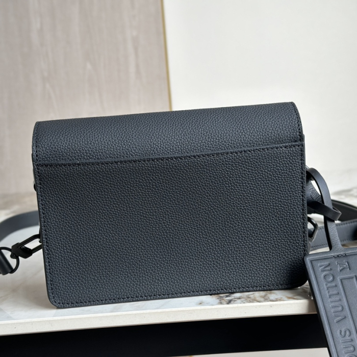 Louis Vuitton M82085 Fastline Wearable Wallet Men Bags Size 17.3*12*7cm