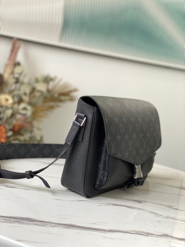 Louis Vuitton M30746 Taigarama Men Shoulder Bags Size 29*23*11.5cm