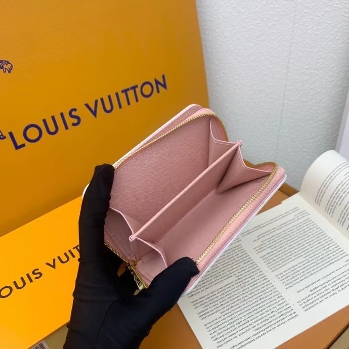 Louis Vuitton Women Card Holder M83689
