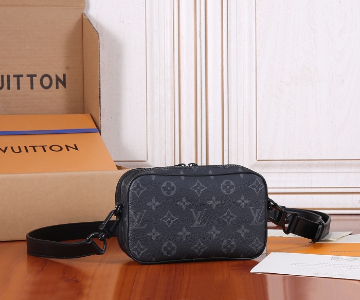 Louis Vuitton M82542 Alpha Shoulder Bags Size 11*18*6cm