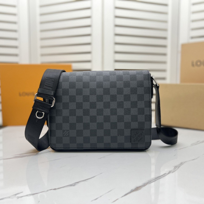 Louis Vuitton N42710 District Men Bags Size 26*20*7cm