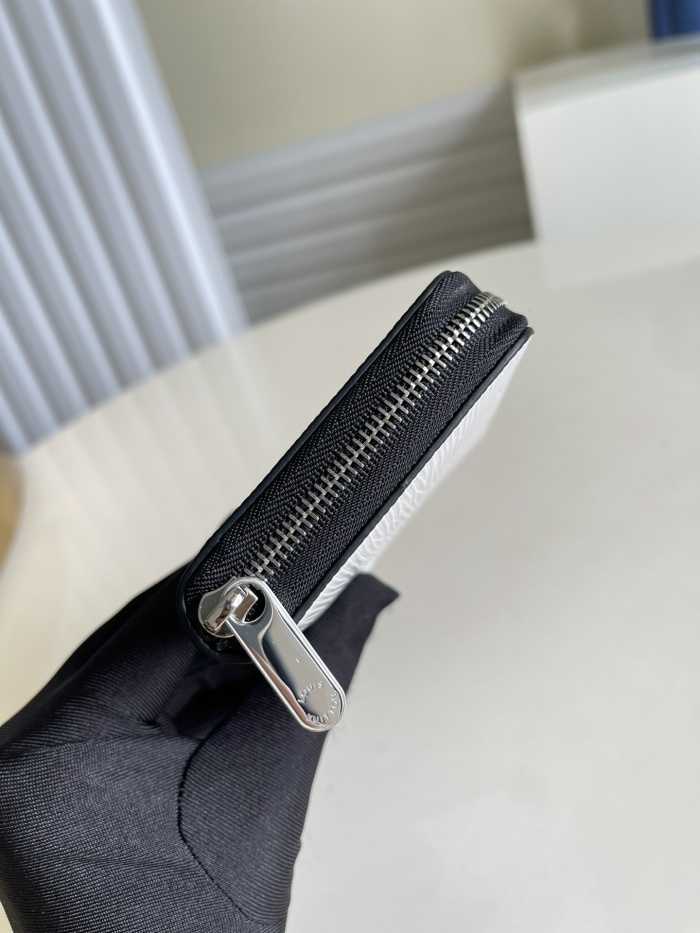 Louis Vuitton Wallet 11*8.5*2 cm