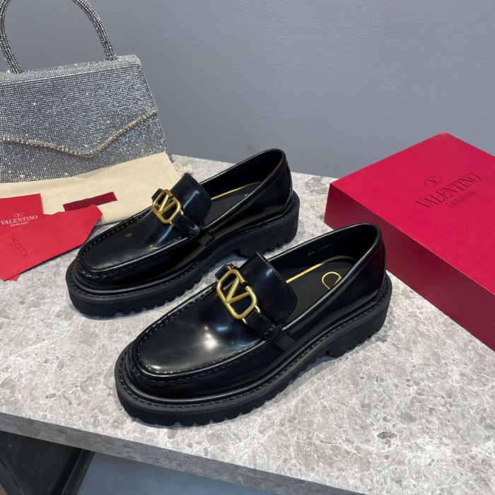 Valentino Volgo Signature Calfskin Loafer Size 36-41   2-Color