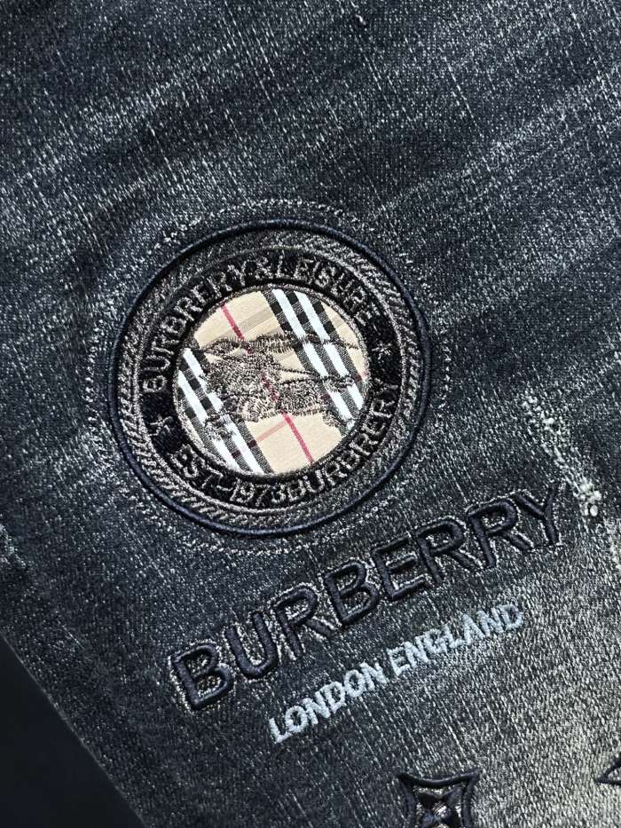 Burberry New Men Jeans Size 28-38
