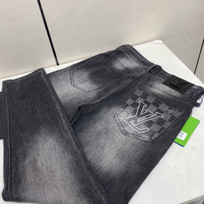Louis Vuitton New Men Jeans Size 29-40