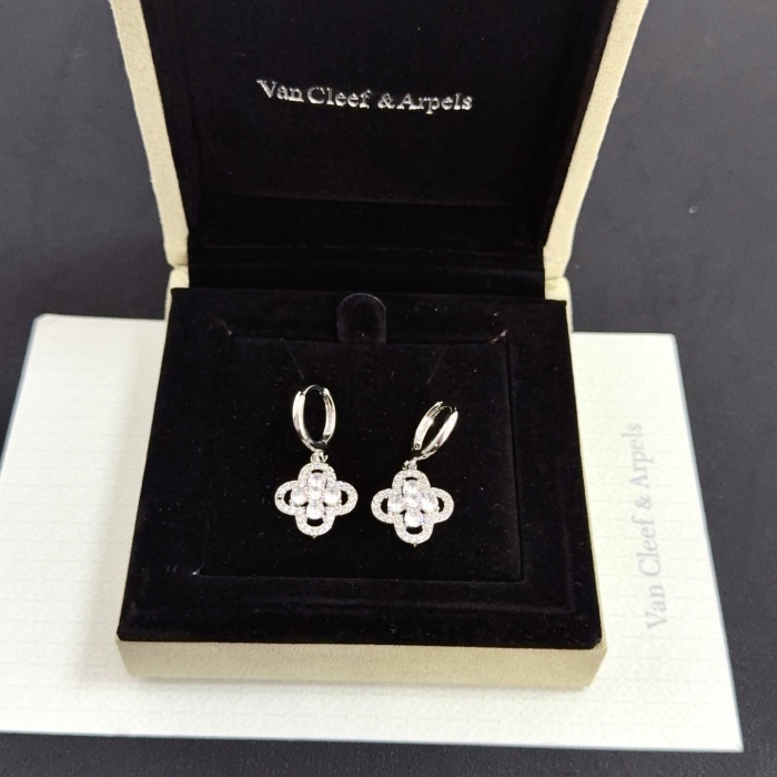 Van Cleef & Arpels Earrings