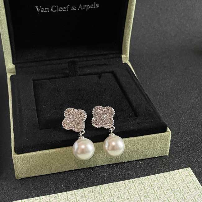 Van Cleef & Arpels Earrings