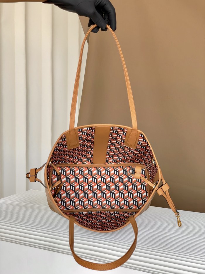 MCM Liz Visetos Shoulder Bags Size 29*14*25cm