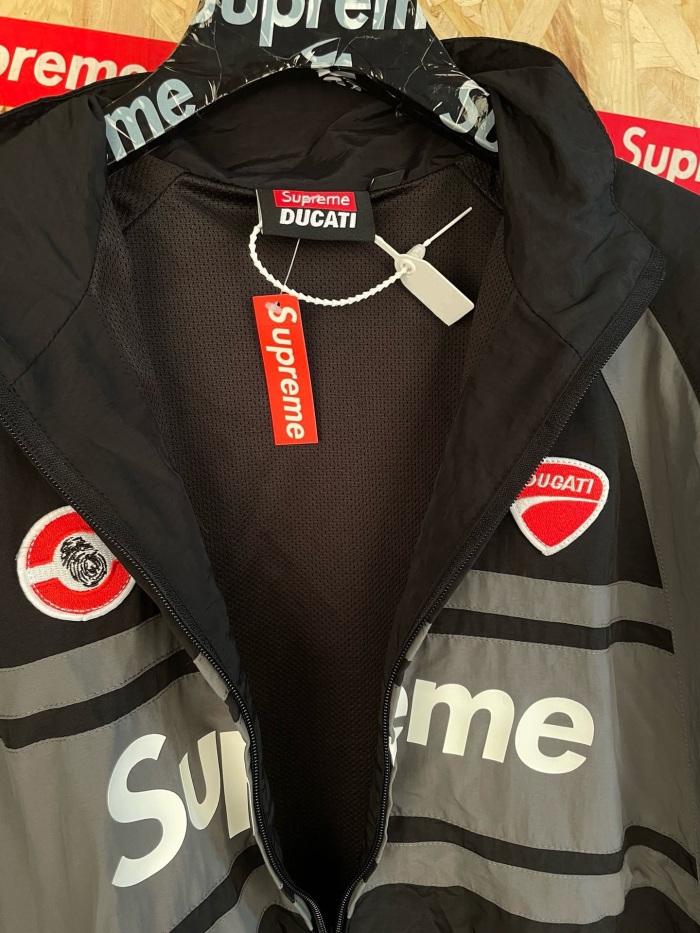Supreme 26FW GORE-TEX Shell Jacket Size S-XL