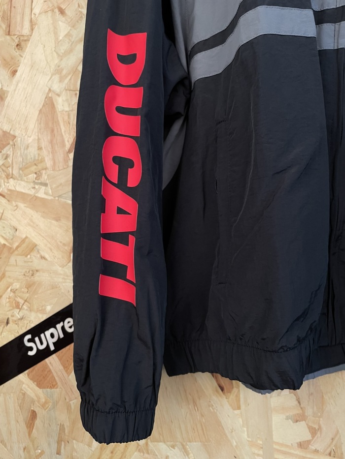 Supreme 26FW GORE-TEX Shell Jacket Size S-XL