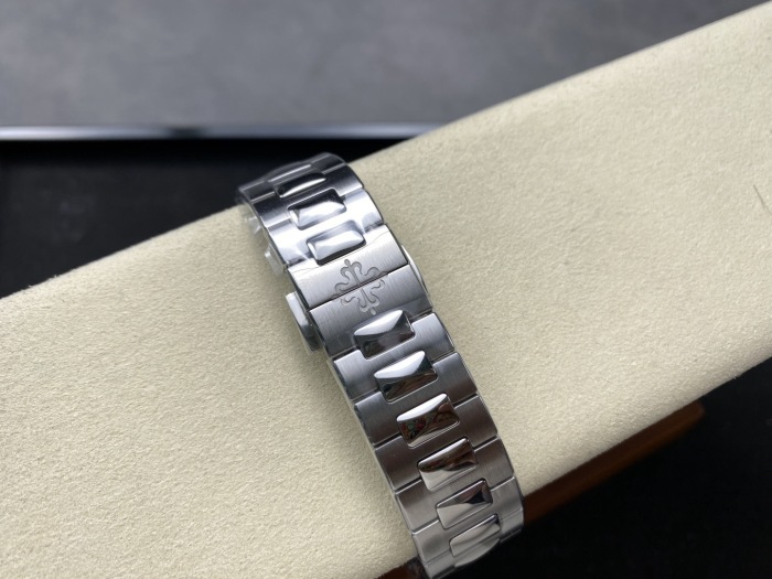 Patek Philippe Nautilus ref 5712/1A‑001 40mm Stainless Steel