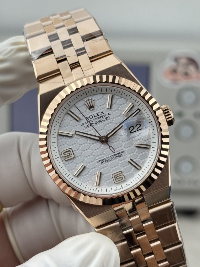 Rolex Land-Dweller 36 Oyster 36mm Everose gold M127235-0001