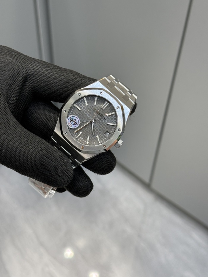 Audemars Piguet Royal Oak Selfwinding 41mm Ref. 15400ST.OO.1220ST.01