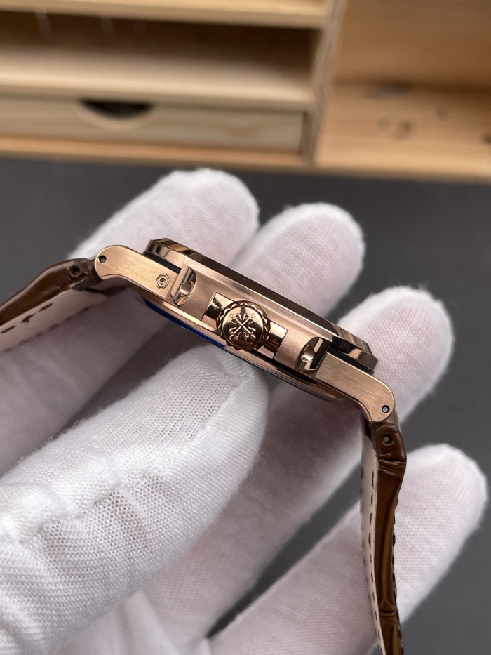 Patek Philippe Nautilus ref. 5712/1R‑001 40mm Rose Gold