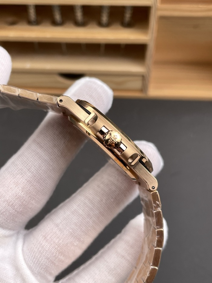 Patek Philippe Nautilus ref 5711/1R‑001 40mm Rose Gold