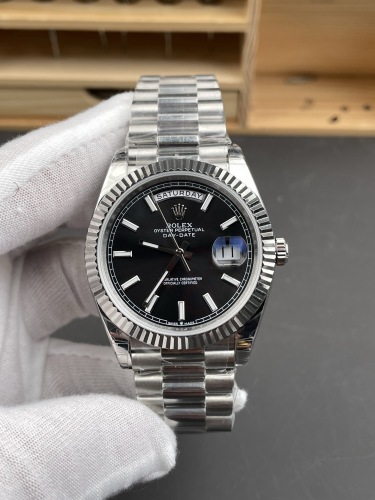 Rolex Day-Date 40 Oyster 40mm White gold M228239-0005