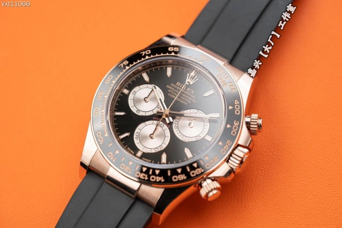 Rolex Cosmograph Daytona Oyster 40mm  Everose gold M126515LN-0002