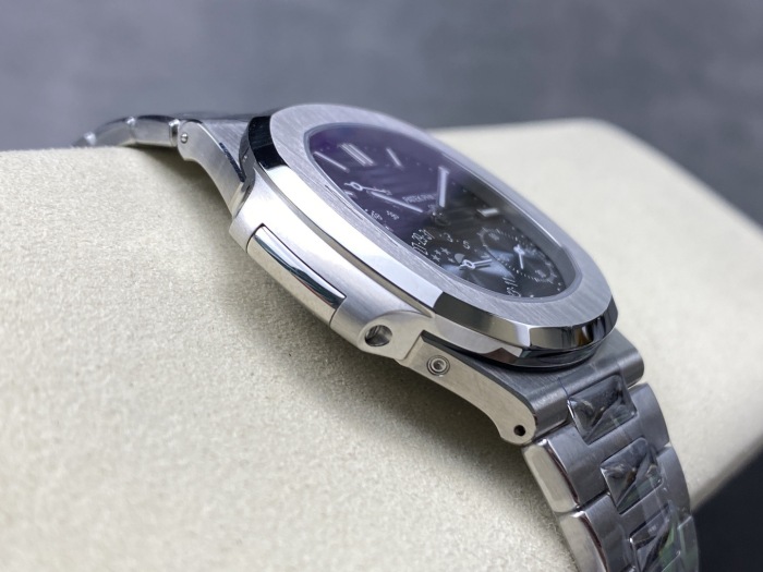 Patek Philippe Nautilus ref 5712/1A‑001 40mm Stainless Steel