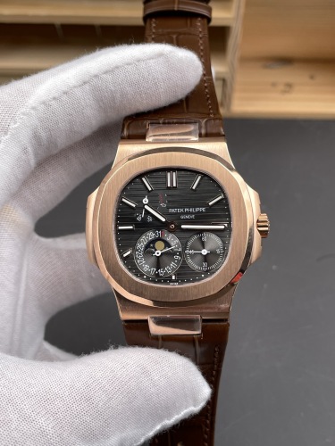 Patek Philippe Nautilus ref. 5712/1R‑001 40mm Rose Gold