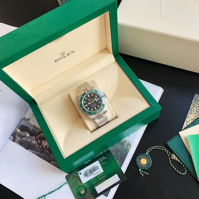 Rolex Submariner 41mm Oystersteel M126610LV-0002
