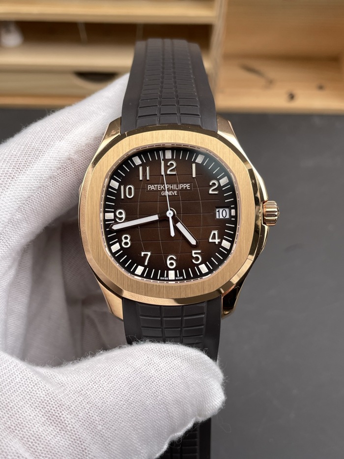 Patek Philippe Aquanaut ref 5167R‑001 40mm Rose Gold