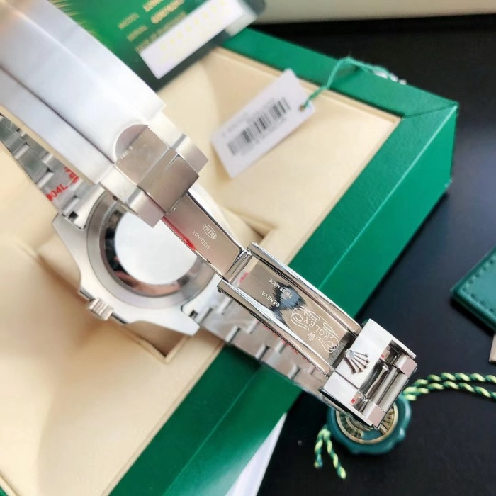 Rolex Submariner 41mm Oystersteel M126610LV-0002