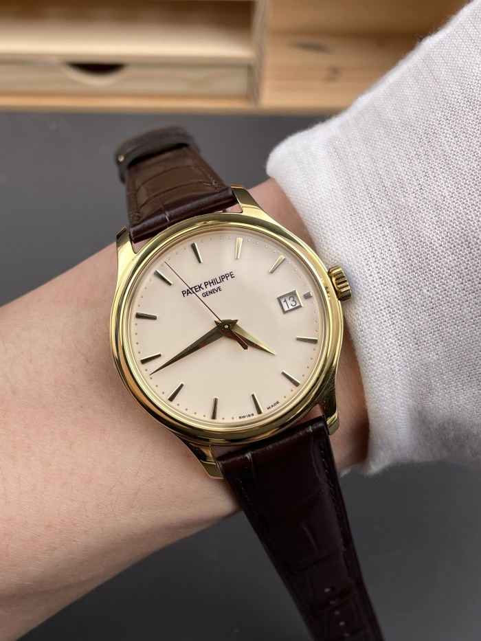 Patek Philippe Calatrava Date Yellow Gold Watch ref 5227J‑001 39mm
