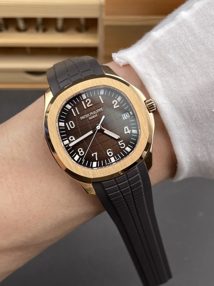 Patek Philippe Aquanaut ref 5167R‑001 40mm Rose Gold