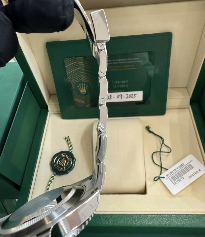 Rolex Submariner 40mm Stainless Steel 16610LV-93250